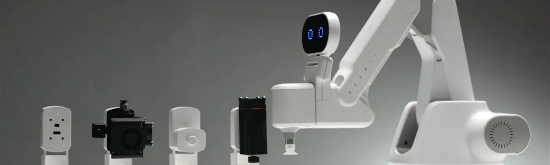 huenit-robotic-arm-christan-kromme-speaker-futurist